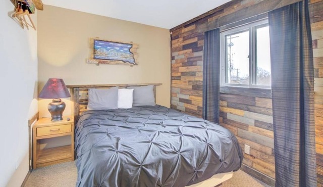 Stay in Chamberlain –2 Rooms for Travelers w/Free Parking, Quick Access to I-90