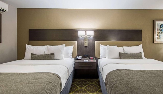 Stay in Comfort near Gateway Park and Larry Abernathy Waterfront Park