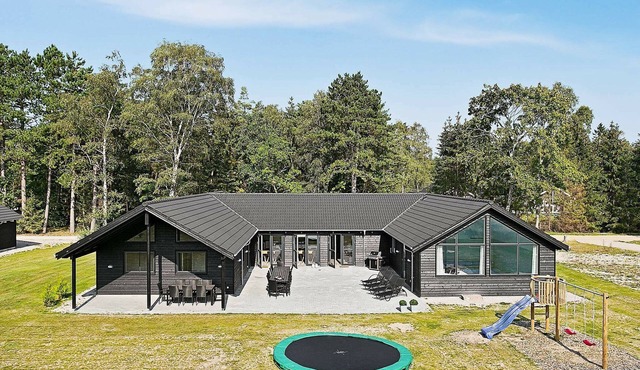 Stay in Cozy Villa with Pool