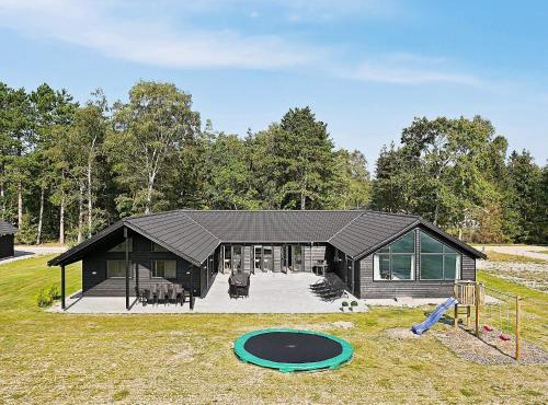 Stay in Cozy Villa with Pool