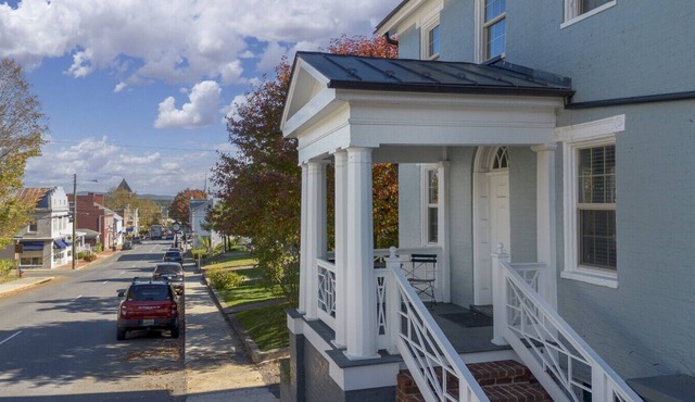 Stay in Downtown Lex, Hot Tub, Walk to VMI, W&L