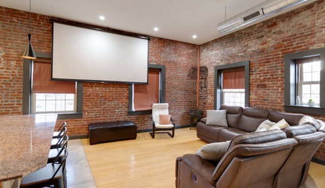 Stay in Evansville's First Veterinary Hospital - Sleeps 12 - Rooftop Deck!