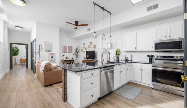 Stay in heart of Johnson City - Urban Loft