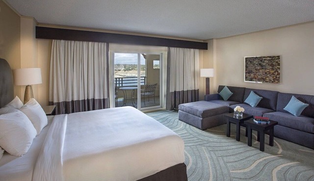 Stay In Indulgence! Outdoor Pool, Close to Hills Country Club