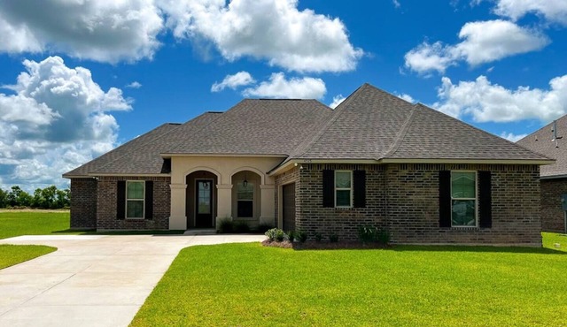 Stay in luxury and comfort during your next work contract or vacation at the Bellview Bungalow.