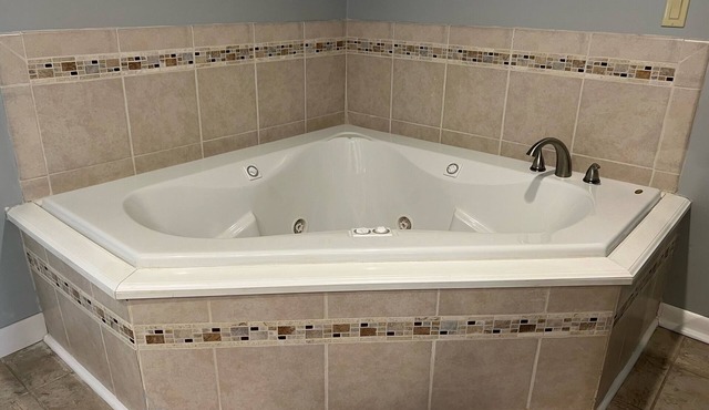 Stay In Ohiopyle by the trail with a jetted tub