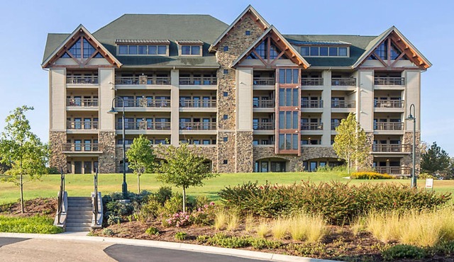 Stay in Paradise for Valentines week!