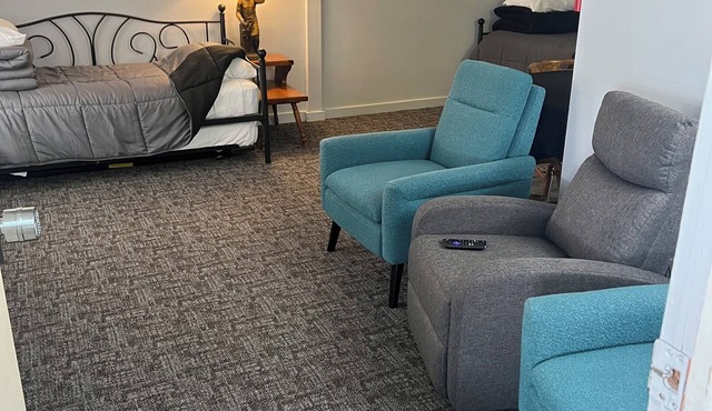 Stay in Paradise! Motel in Walleye Capital & close to Lake Erie Island ferries.