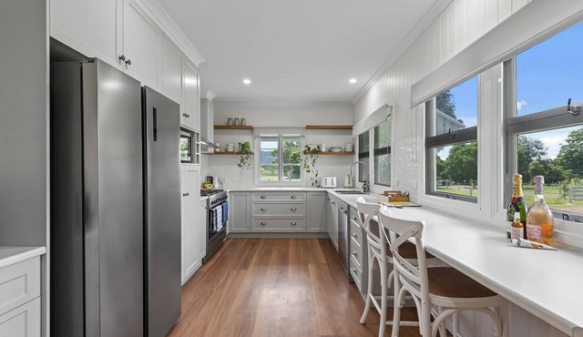 Stay in Springfield Country Cottage Escape-Highland Cows + Fireplace + Hammocks