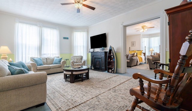 Stay in Style! Family Getaway by the Erie Shores