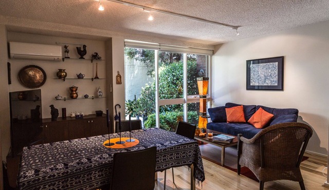 Stay in *STYLE* in the heart of Richmond; Cosy, spacious, Walk Score 95