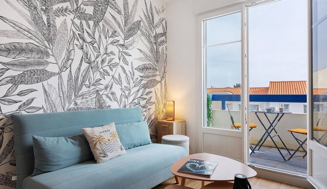 Stay in the Heart of La Chaume Facing the Ocean – Les Barges 40!