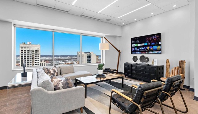 Stay in the Heart of Downtown Kansas City – Walk to Everything