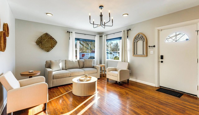 Stay in the Heart of London! Walkable, Modern Home