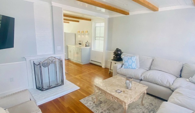 STAY IN THE HEART OF NEWPORT!