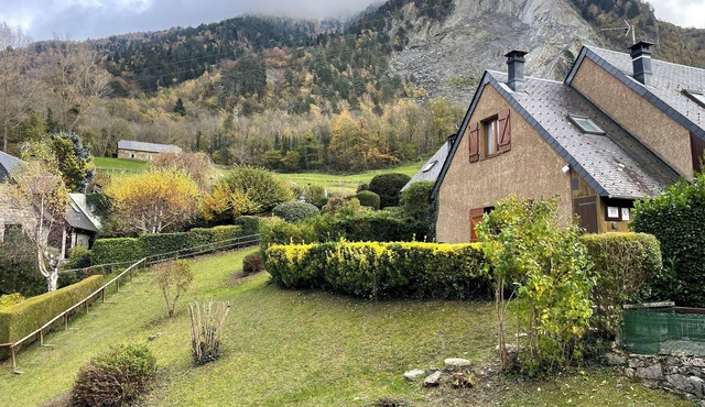 Stay in the heart of the mountains cosy chalet just a stone's throw from the ski resorts