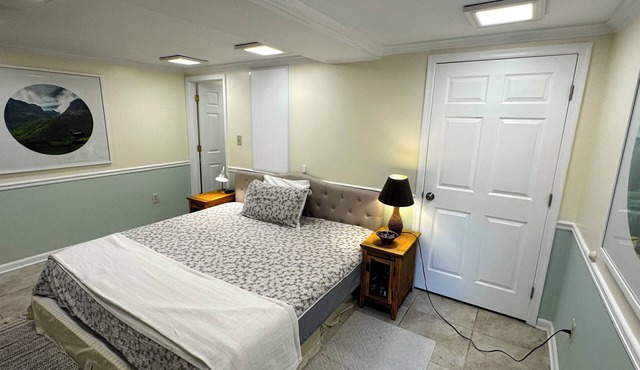 Stay in the heart of historic CapHi in this beautiful preserved 1br/1b retreat