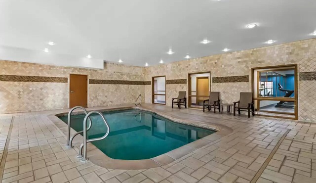 Stay in the UFO Capital! King Suite with Amenities - Indoor Pool & Breakfast