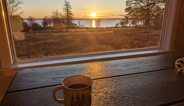 Stay in this beautiful home: ocean views and access to midcoast Maine's charm!