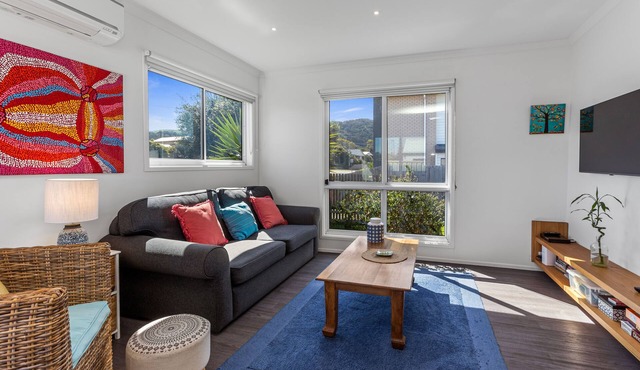 Stay in this modern home situated in the heart of Apollo Bay