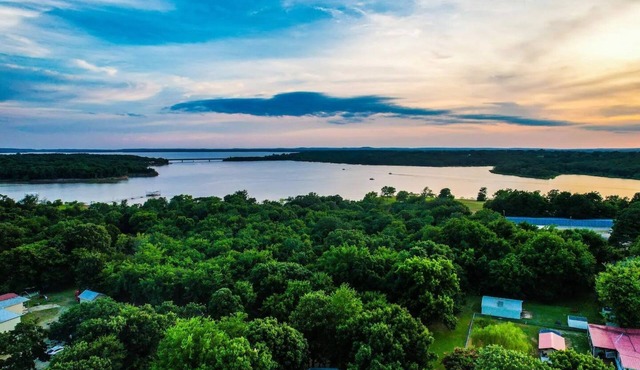 Stay Lakeshore - Serene landscape near water