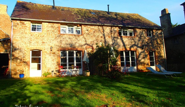 Stay late summer. Charming, cozy eco-gîte. Edge of Rance.