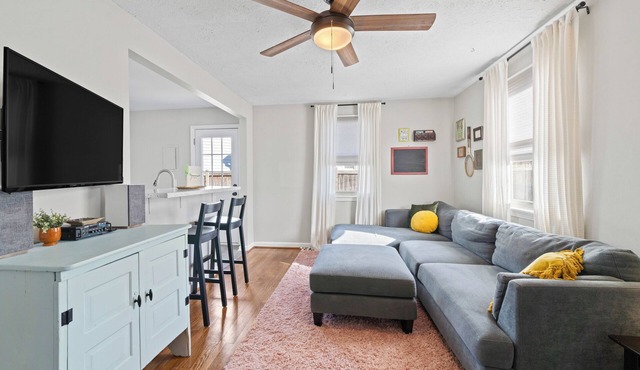 Stay like a Local Nashville- Small 2 Bedroom Home