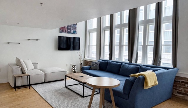 Stay like a local, walk to Broadway! The Dolly Loft by Music City Loft