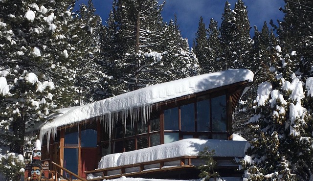 Stay minutes from Palisades Village and a Beautiful bike ride away to Lake Tahoe