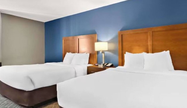 Stay Near Chicagoland Speedway and Harrah’s Casino—Breakfast Included | 3 Units