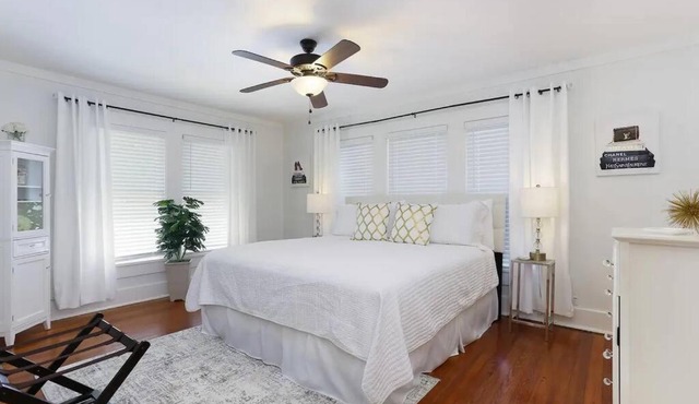 Stay Near Downtown, Riverwalk, & Pearl in 1 BR/1BA