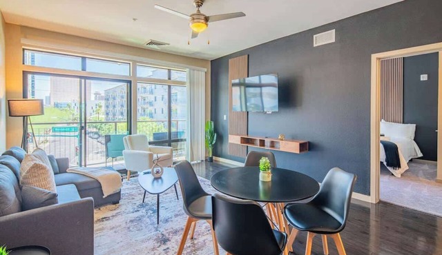 Stay Near DT PHX| Balcony,W/D,Pool,Gym,Parking