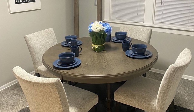 Stay near family or close to downtown, this loft in Beverly has it all!