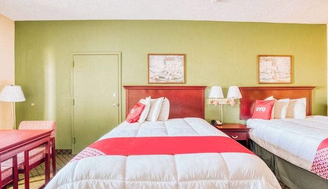 Stay Near Grenada Eats: Pet-Friendly Room w/Fridge + Free Parking