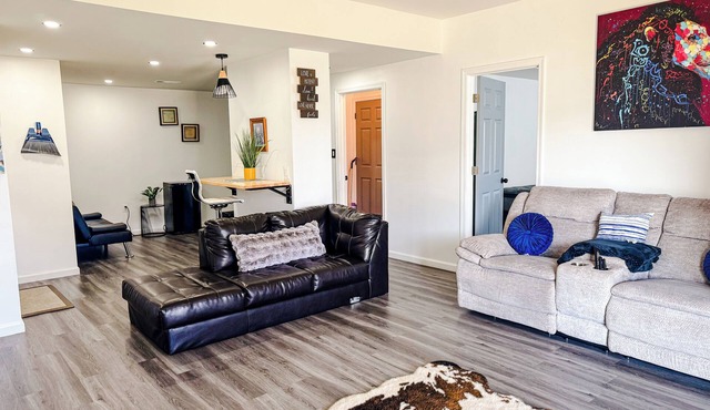 Stay Near Hershey – Family-Friendly Suite for 6 with WiFi, AC and Private Entry