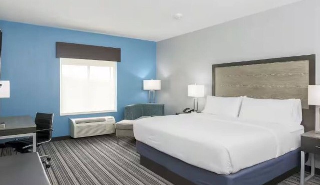 Stay Near Hobby Airport with Free Shuttle, Hot Breakfast, and Outdoor Pool