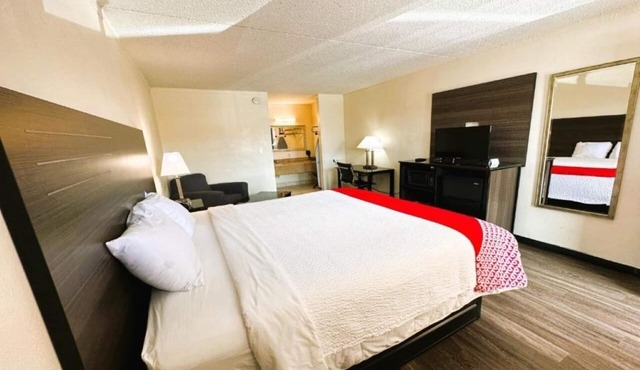 Stay Near Lackland Air Force Base in 2 Rooms - Outdoor Pool, Free Parking