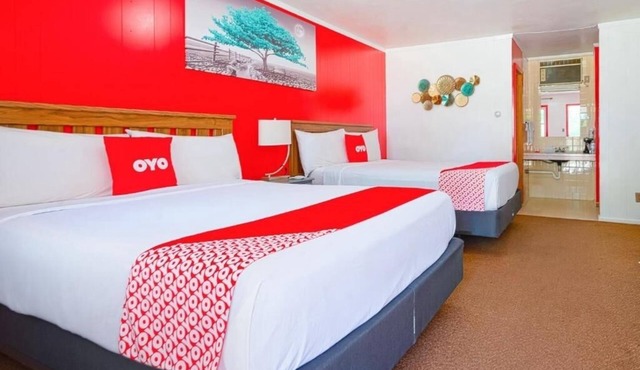 Stay Near Laura Ingalls Museum, Pets Allowed, Free Parking Included