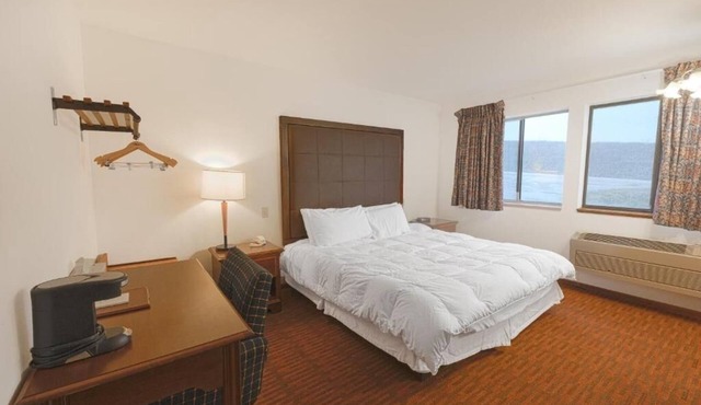 Stay near Milk & Honey, Pets Welcome Room w/Parking On-Site