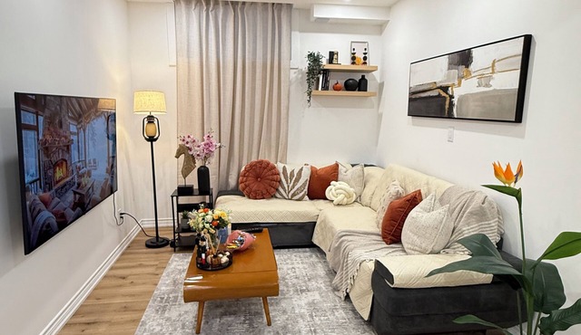 Stay near Park & Lake in a Fully Furnished Private Suite with Tons of Options