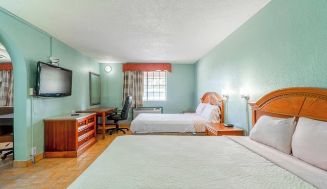 Stay Near Starbucks - Explore Downtown Harlingen Easily | 2 Rooms w/Parking
