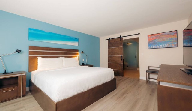 Stay Near The Bustling Port of Long Beach | Amazing Hotel w/Heated Pool