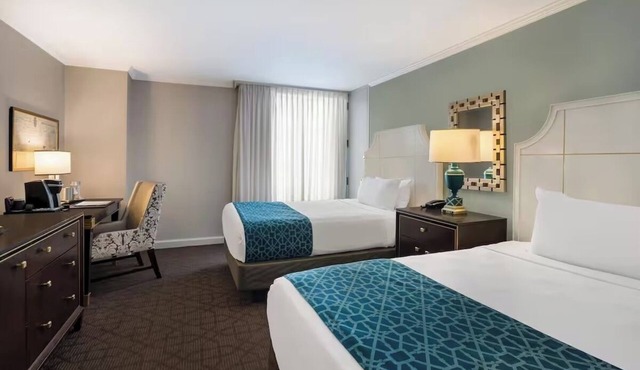 Stay Next to Jackson Square! Pet-friendly Room! Pool Available!
