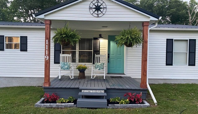 STAY ON BEAUTIFUL MOWBRAY MOUNTAIN- HIKING, KAYAKING, GOLF, ROCK CLIMBING