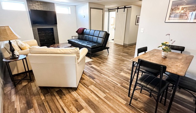 Stay On Festus Main 2 bedroom 1.5 bath Near Mercy