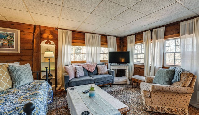 Stay on Historic Estate! 30 Mi to Kennebunkport