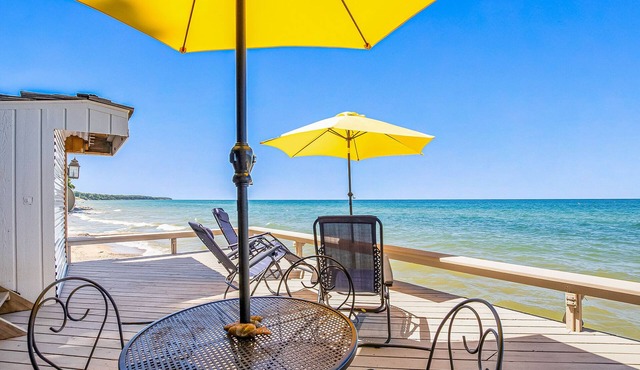 Stay on Lake Michigan ~ Private Hot Tub, Fire Pit, Lakeside Deck!