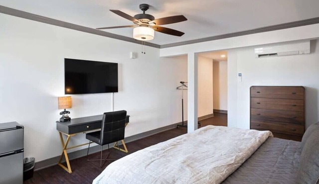 Stay on Main 1 BR+King Stay Coffee Shop Walkable