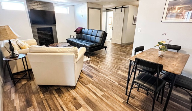 Stay on Main - Charming 2 bedroom 1.5 bath Upstairs Apartment on Main Sleeps 6