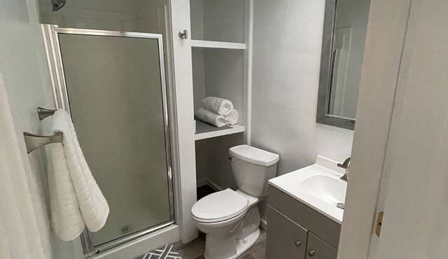 Stay on Main, lovely 1 bedroom renovated unit